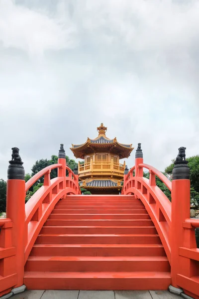 Hong Kong Abril 2023 Puente Madera Naranja Pabellón Oro Perfección — Foto de Stock