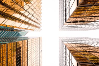 Hong Kong, Çin - 28 Nisan 2023: Simetrik Altın Dış cephe Ofis Binalarının Tasarımı