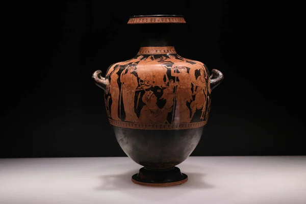 イスタンブール トルコ 2023年9月16日 イスタンブール考古学博物館のギリシャのテラコッタヒドリア花瓶 ローデスギリシャで見つかった54世紀の日付 — ストック写真