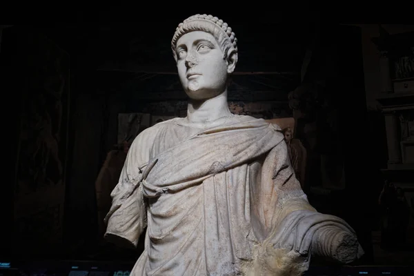 Istanbul Turkey September 2023 Marble Statue Emperor Valentianus Istanbul Archaeological — Stock Photo, Image