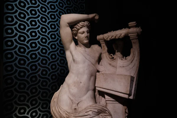 이스탄불 2023년 16일 이스탄불 고고학 박물관에서 시타라를 연주하는 아폴로 대리석 — 스톡 사진