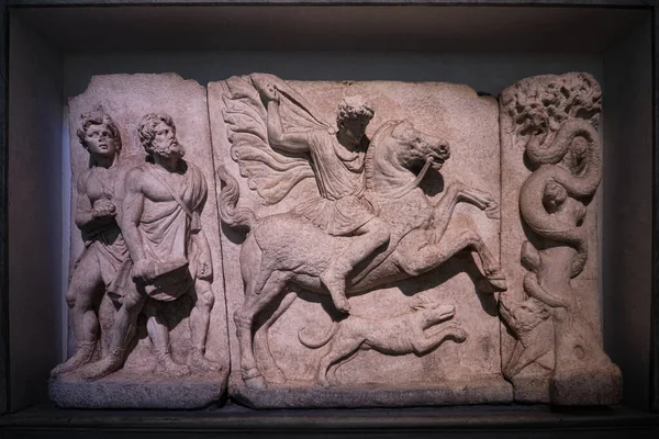 Estambul Turquía Septiembre 2023 Marble Relief Thracian Horseman Istanbul Archaeological —  Fotos de Stock