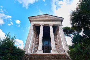 Roma, İtalya - 4 Kasım 2023: Fortuna Virilis Tapınağı veya Portunus Tapınağı