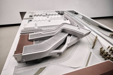 Roma, İtalya - 29 Ekim 2023: Zaha Hadid tarafından tasarlanan, 21. yüzyıl çağdaş sanat ve mimari müzesinin modeli