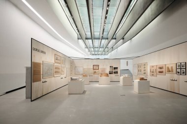 Roma, İtalya - 29 Ekim 2023: 21. yüzyıl modern sanat ve mimari müzesinin iç mimarisi, bina Zaha Hadid tarafından tasarlandı