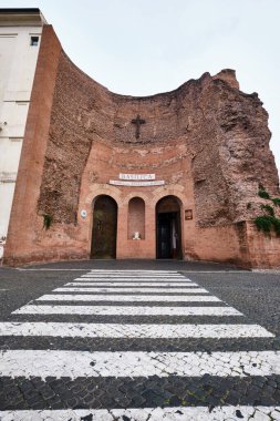 Roma, İtalya - 4 Kasım 2023: Santa Maria degli Angeli e dei Martiri 'nin ön cephesinin ayrıntıları, Roma' da bir Katolik ibadethanesi.