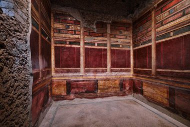 Napoli, İtalya - 8 Kasım 2023: Pompeii arkeolojik sahasındaki Villa of the Mysteries 'in Villa' sı Villa dei Misteri 'deki duvarda Fresco duvarı ve dekoratif elementler