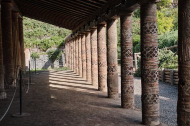 Napoli, İtalya - 8 Kasım 2023: Pompeii arkeolojik sahasında, Portico della Villa dei Misteri,