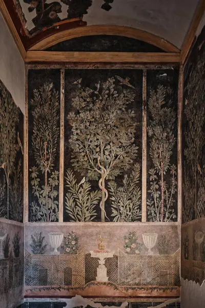 ナポリ イタリア 11月8 2023 イチジクの木の蛇 ポンペイのカサ フラテトからのローマのフレスコ 1世紀 — ストック写真