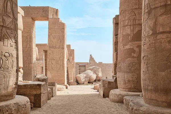 エジプトのルクソール 2023年12月26日 ラメッサムはファラオ ラムセス2世の記念寺院またはモラル寺院です アッパー エジプトのテアバン ネクロポリスにある — ストック写真