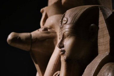 Luxor, Mısır - 2 Ocak 2024: Timsah tanrısı Sobek ve Amenhotep III Luxor Müzesi 'nde
