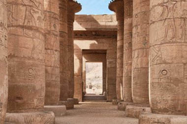 Luxor, Mısır - Aralık 2023: Ramesseum, Firavun 2. Ramses 'in anıt tapınağı. Theban mezarlığında yer almaktadır.