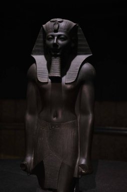 Luxor, Mısır - 2 Ocak 2024: Thutmose III veya Tuthmosis III. Mısır Kralı Greywacke Taş Heykeli, Luxor Müzesi
