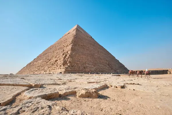 エジプト 12月24 2023 カフールのピラミッド カフラ キフレンとして読まれる とラクダとのメンカレ — ストック写真