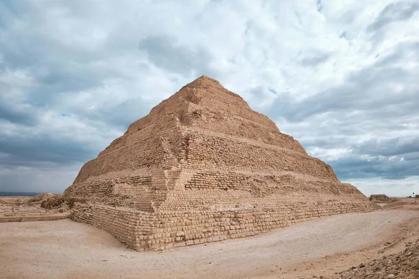 サッカラ エジプト 2024年1月2日 デスカーのピラミッド またはデスティエルとゾセラー またはサッカラのネクロポリスのステップピラミッド — ストック写真