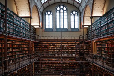 Hollanda, Amsterdam - 10 Nisan 2024: Rijksmuseum Araştırma Kütüphanesi Hollanda 'daki en kapsamlı sanat tarihi kütüphanesine sahiptir. Eşyalar 1885 'ten beri toplanıyor.