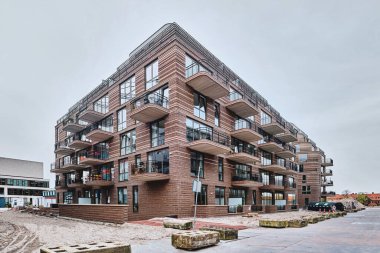 Hollanda, Amsterdam - 6 Nisan 2024: Sausalitolaan İlçesi 'nde modern apartman tasarımı