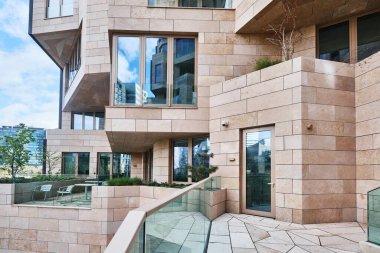 Hollanda, Amsterdam - 07 Nisan 2024: Amsterdam Zuidas ilçesindeki Vadi olarak bilinen ikonik yerleşim kuleleri, MVRDV tarafından tasarlandı