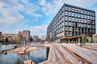 Hollanda, Amsterdam - 10 Nisan 2024: Ijburg Bölgesindeki Jonas Konut Binası