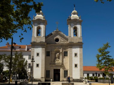 Ilhavo, Portekiz - 30 Mayıs 2024: Portekiz 'in Ilhavo kentindeki Vista Alegre Fabrikası' nda Nossa Senhora da Penha de Franca Şapeli 'nin cephesi. 