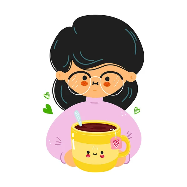 若いかわいい面白い女性が手にお茶の黄色のカップを保持します 幸せな女の子はお茶のかわいい黄色のカップを抱擁 ベクトル手描きドアスタイル漫画キャラクターイラストアイコンデザイン — ストックベクタ