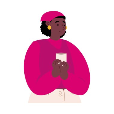 Afrikalı bir kadın tekrar kullanılabilir fincan resmi içiyor.