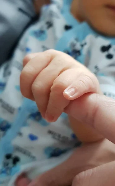 Little Newborn Baby Hand Holding Mother Finger — Stock Photo, Image