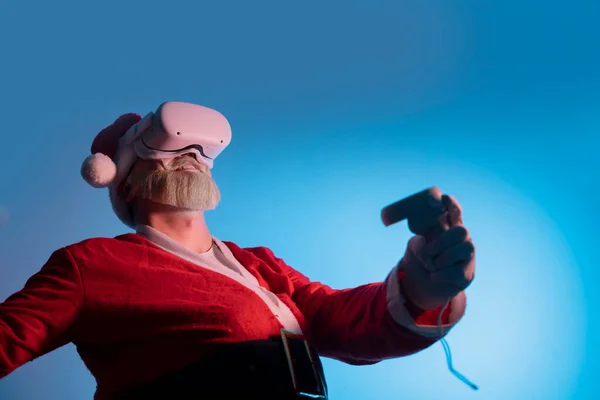Santa Φορούν Κράνος Gadget Συσκευή Εξοπλισμού Βλέποντας Ρεαλιστική Εμπειρία Ηλικιωμένοι — Φωτογραφία Αρχείου