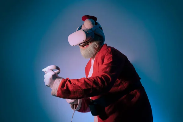 Santa Nosit Helma Gadget Zařízení Sledování Realistické Zkušenosti Starší Šedovlasý — Stock fotografie