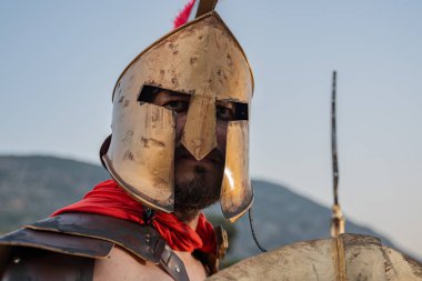 Antik Yunan 'ın arka planında Spartalı savaşçı asker, Sparta kralı