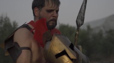 Antik Yunan 'ın arka planında Spartalı savaşçı asker, Sparta kralı