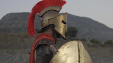 Antik Yunan 'ın arka planında Spartalı savaşçı asker, Sparta kralı