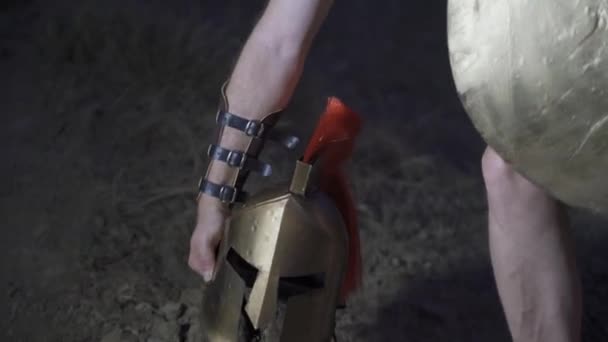 古代ギリシャの背景にある鎧と武器とヘルメットのスパルタの戦士兵士 — ストック動画