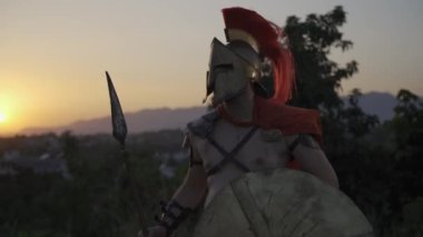 Antik Yunan 'ın arka planında Spartalı savaşçı asker, Sparta kralı