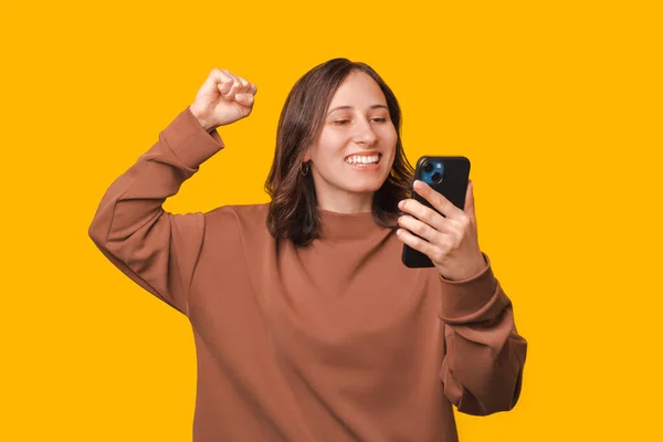 Amazed Young Beautiful Woman Hoodie Celebrating Victory Using Smartphone — Stock Photo, Image