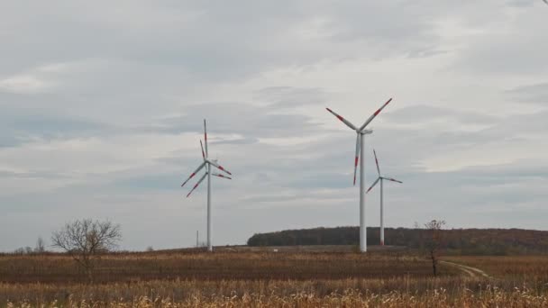 Filmaufnahmen Von Windkraftanlagen Die Grüne Energie Erzeugen — Stockvideo