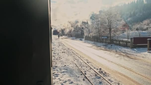 Filmación Aldea Rumana Durante Invierno Desde Tren Viejo — Vídeos de Stock