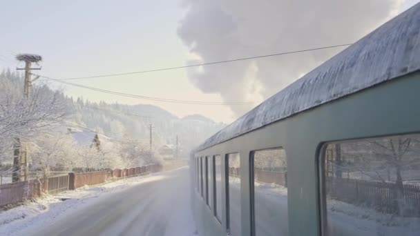 Romanya Kış Aylarında Eski Tren Buharlı Treninin Görüntüleri — Stok video