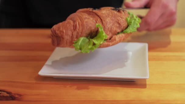 Close Footage Barmen Putting Croissant Sandwich Chicken Salad Plate — Stock Video