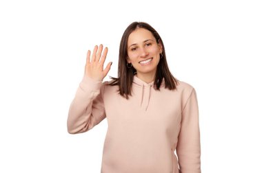 Merhaba diyor genç bir kadın kameraya gülümseyip el sallıyor..