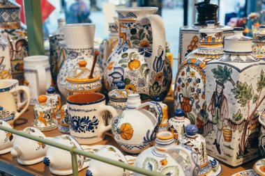 Macaristan, Budapeşte, 17 Haziran 2022. Budapeşte 'deki hediyelik eşya pazarında güzel geleneksel Macar yemekleri..