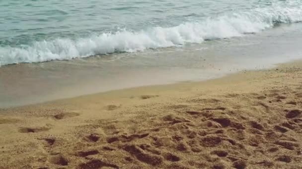 Кадри Чудових Блакитних Морських Хвиль Біля Узбережжя Барселони — стокове відео