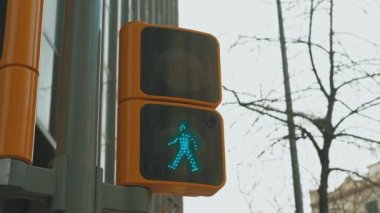 Close up video of traffic lights is turning red for people.