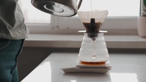 Close Footage Preparing Filter Coffee Fresh Grind Beans — 图库视频影像