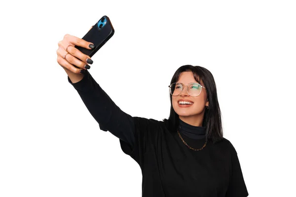 Glimlachende Vrouw Het Nemen Van Een Selfie Shot Met Haar — Stockfoto