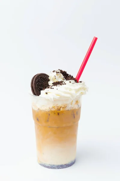 Plan Vertical Biscuits Milkshake Crème Fouettée Quelques Miettes Sur Fond — Photo