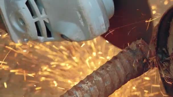 Close Video Man Cutting Metal Angle Grinder — Stock Video