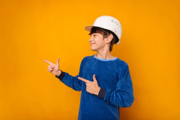모자를 모자를 있습니다 미래의 엔지니어입니다 — 스톡 사진
