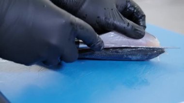 Şef 'in balık filetosu videosunu kapat..