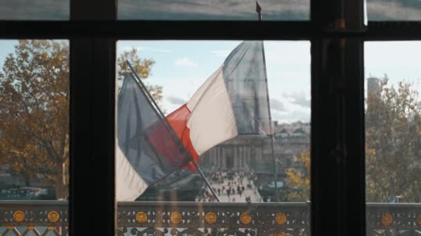 Záběry Francouzské Vlajky Balkóně Venku — Stock video